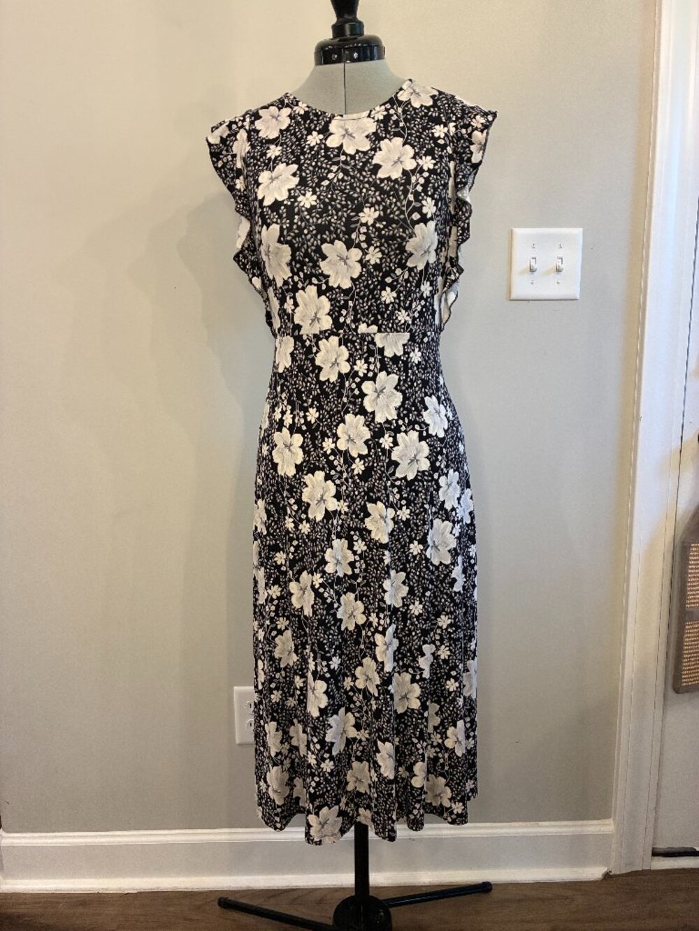 Old Navy XS Petite Black White Floral Midi Dress Flutter Sleeve Fit & Flare 0387
